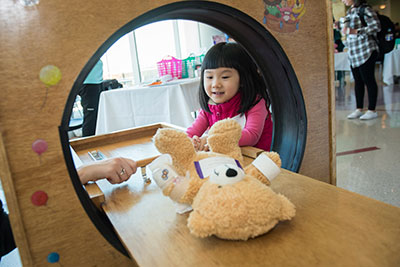 Little girl puts bear through pretend MRI machine