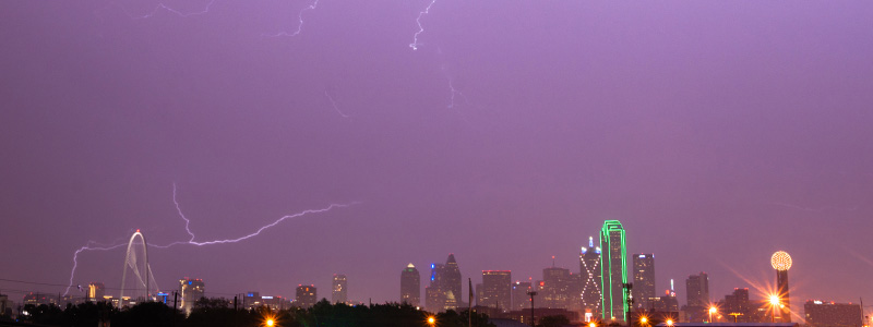 picture of the Dallas skyline with lightning